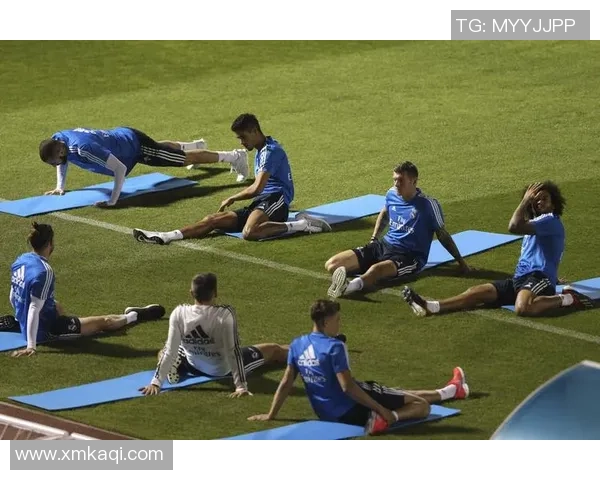 赛前热身揭秘足球球星如何通过科学训练快速进入最佳竞技状态